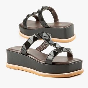 Leather Pyramid T Sandal from ALL BLACK - Size 39 🖤 Gently Worn 🖤